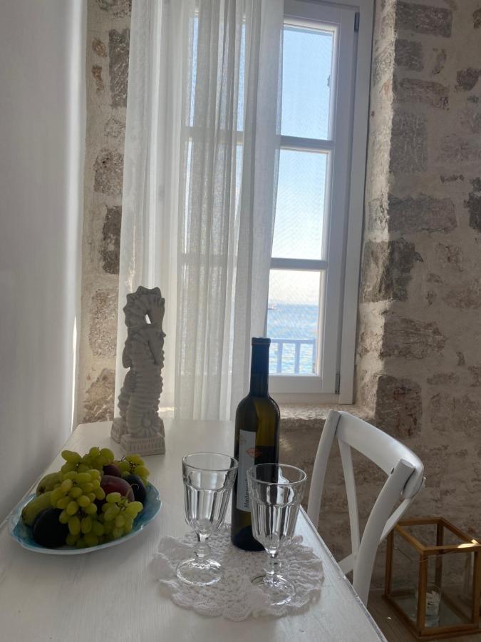 Halki Sea Breeze - A Waterfront Villa Екстериор снимка