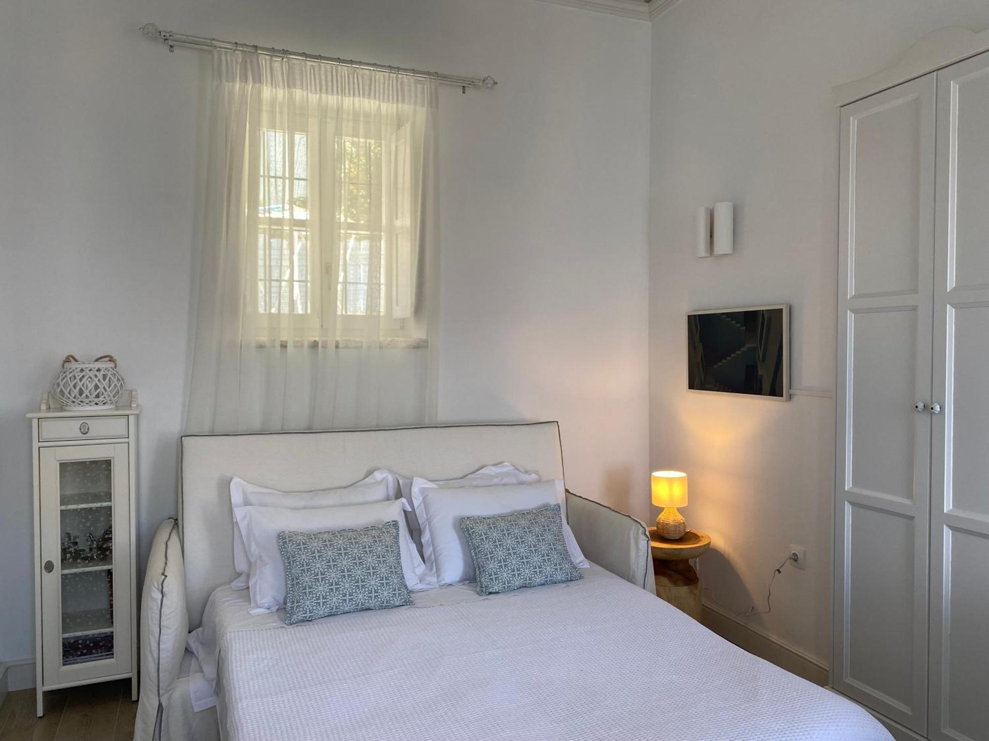 Halki Sea Breeze - A Waterfront Villa Екстериор снимка